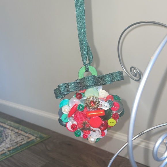 Two Button Art Handmade Christmas Ornaments - Picture 5 of 6